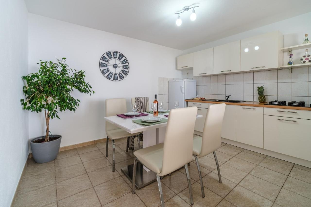 מורביצה Rooms Plaza Divuje מראה חיצוני תמונה