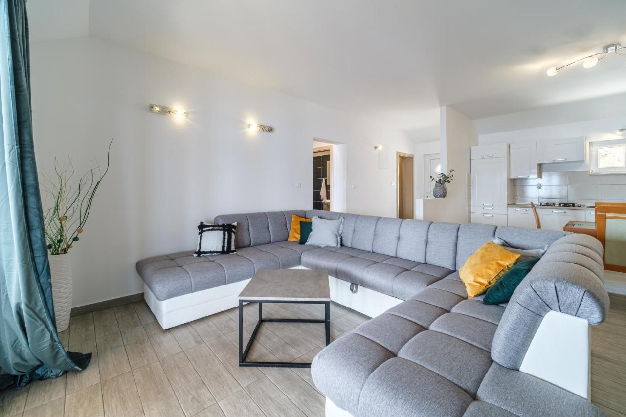 מורביצה Rooms Plaza Divuje מראה חיצוני תמונה