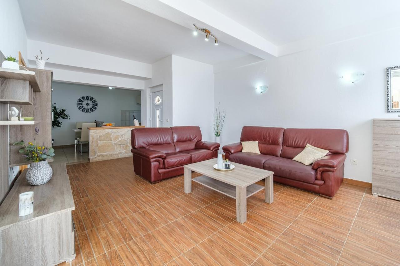 מורביצה Rooms Plaza Divuje מראה חיצוני תמונה