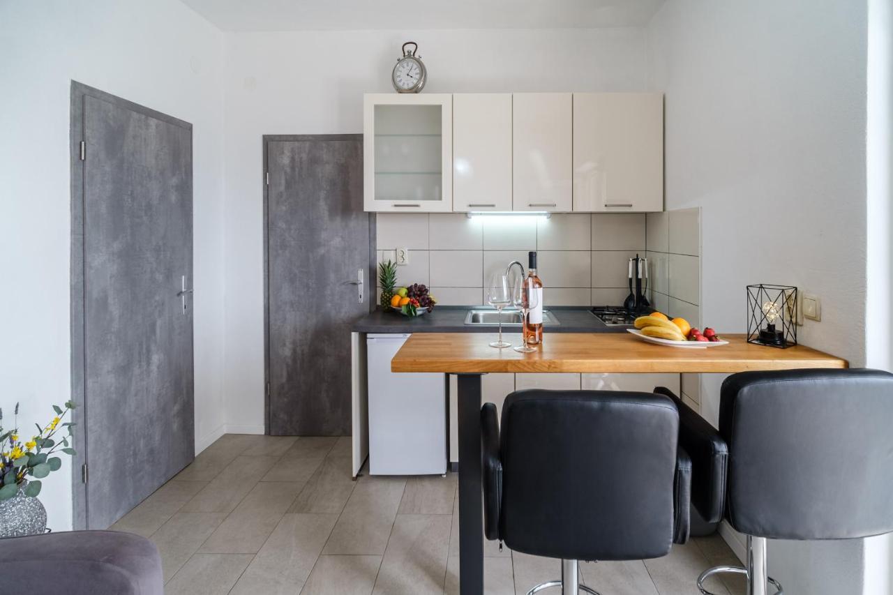מורביצה Rooms Plaza Divuje מראה חיצוני תמונה