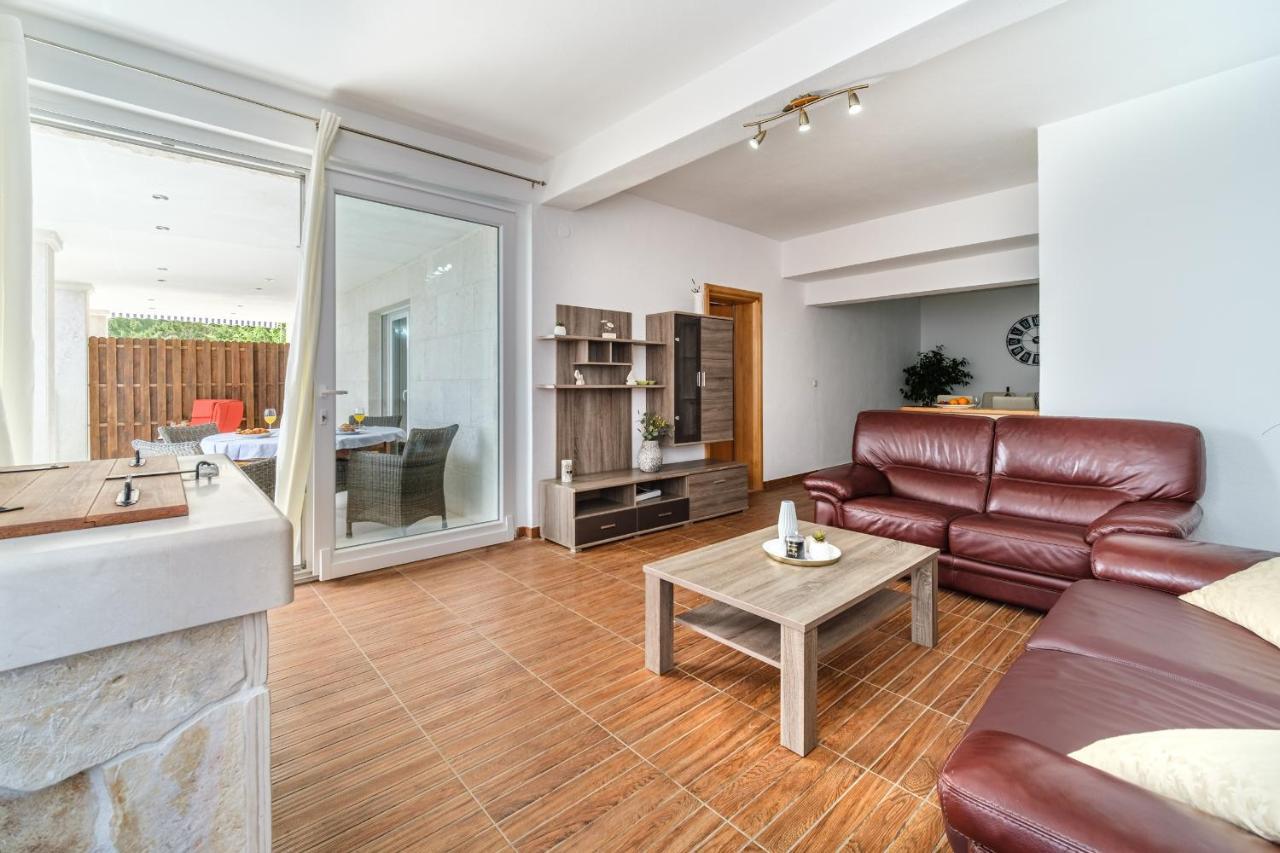 מורביצה Rooms Plaza Divuje מראה חיצוני תמונה